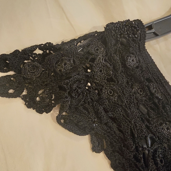 Elegant Black Beaded & Lace Dress - Picture 7 of 13